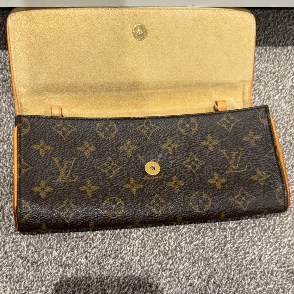 🤎LV CROSSBODY/CLUTCH🤎 Louis Vuitton Twin GM
monogram crossbody - Picture 4 of 7